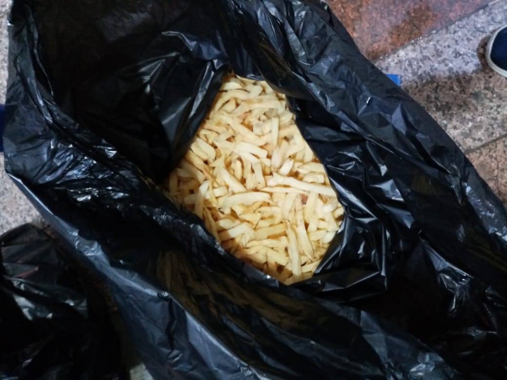 إتلاف طن من الأغذية منتهية الصلاحية