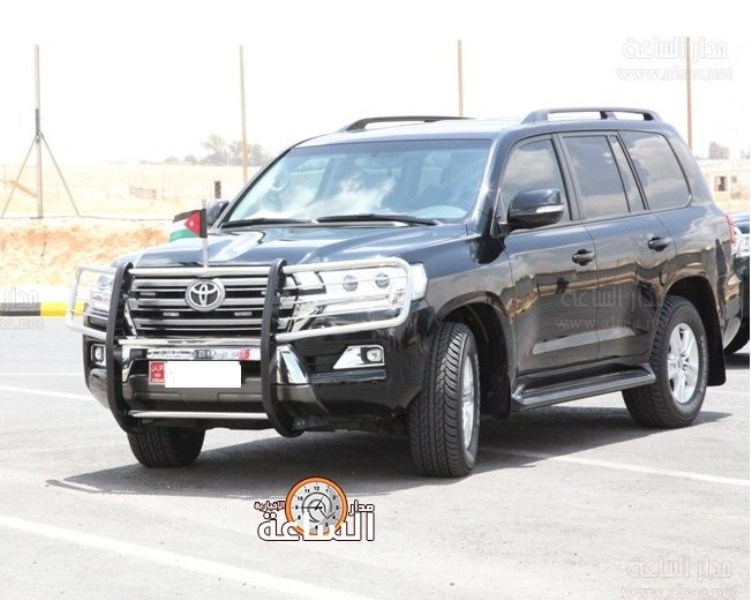 سيارة الأمين العام لوزارة الاستثمار بموافقة