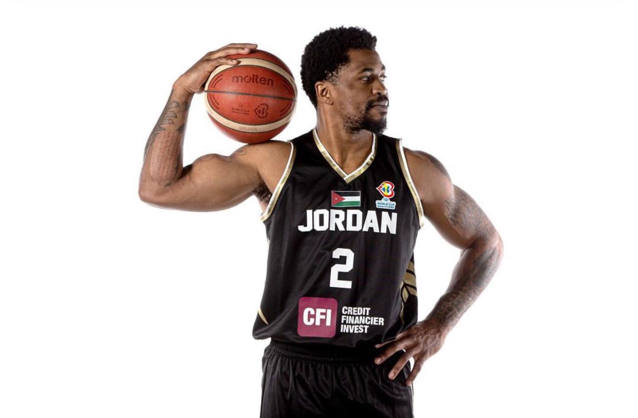 تاكر يصدم صقور الأردن بغيابه أمام