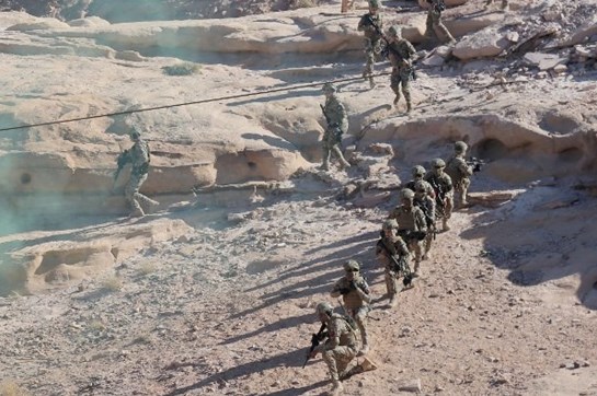 شاهد.. تمرين يجمع كتيبة التدخل السريع