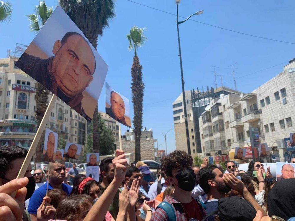 قرار منح المتهمين بقتل بنات إجازات