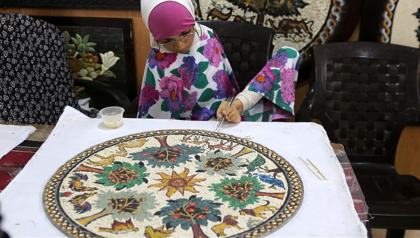 رحمة.. أردنية خلقت بلا ذراعين تتقن