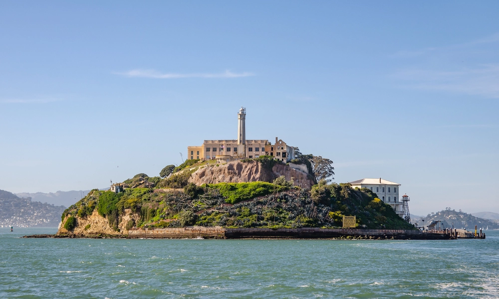 صنعوا دمى تشبههم لخداع الحرّاس