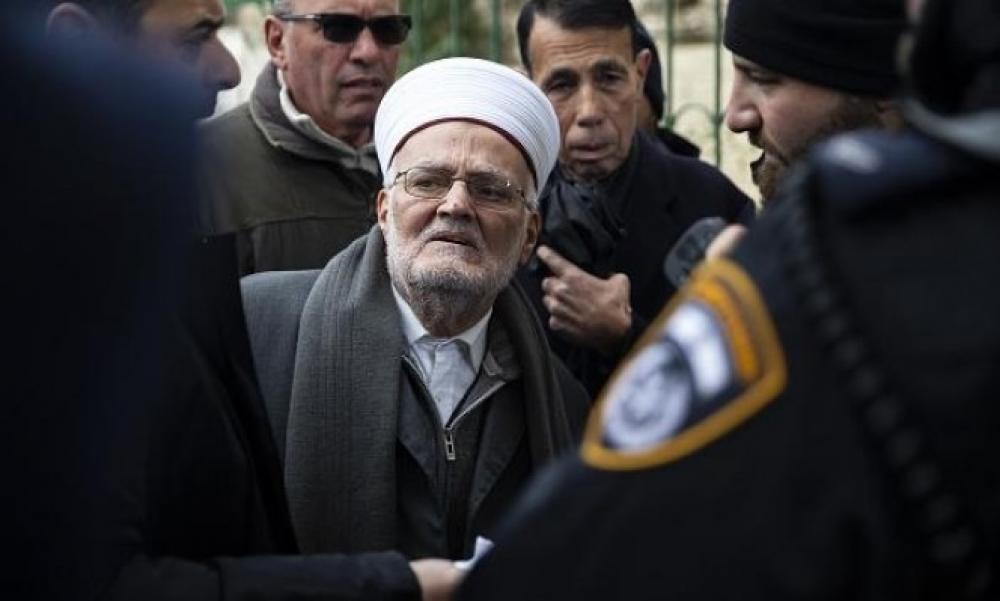 ما قصة وسم كلنا عكرمة صبري؟