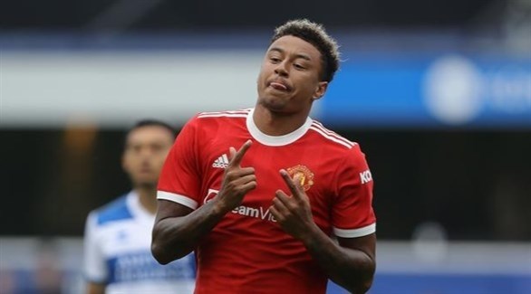 وست هام يقترب