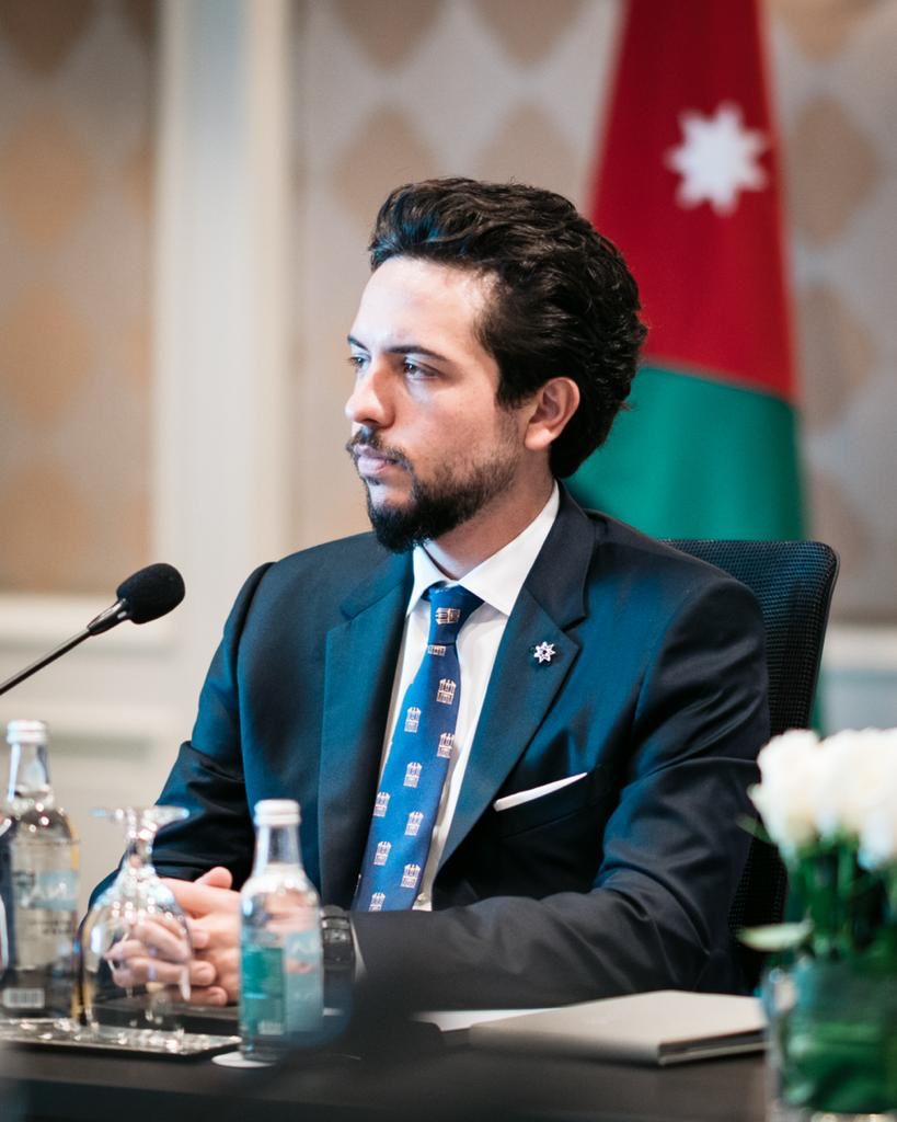 ولي العهد يتابع في مركز إدارة