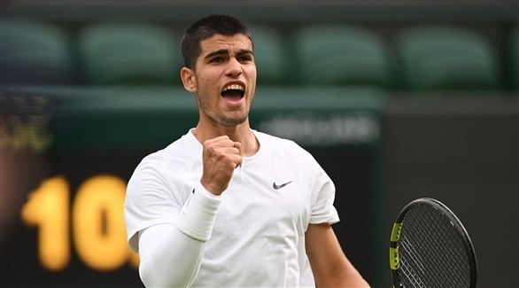 ألكاراز يتقدم في ويمبلدون