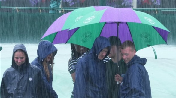 الأمطار تتسبب في إلغاء 10 مباريات