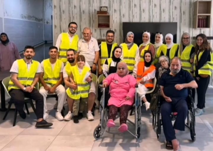 زيارة فريق العون الانساني الى احدى