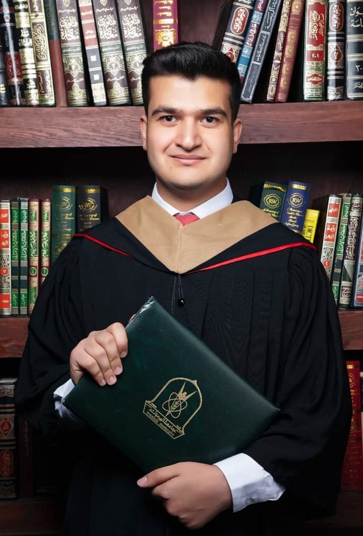 يمان العزام.. مبارك بكالوريوس المحاسبة