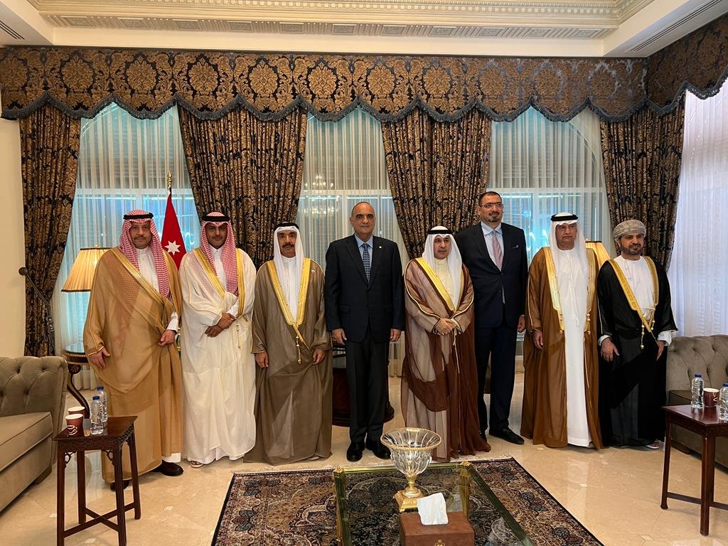 سفراء دول مجلس التعاون الخليجي يقدمون