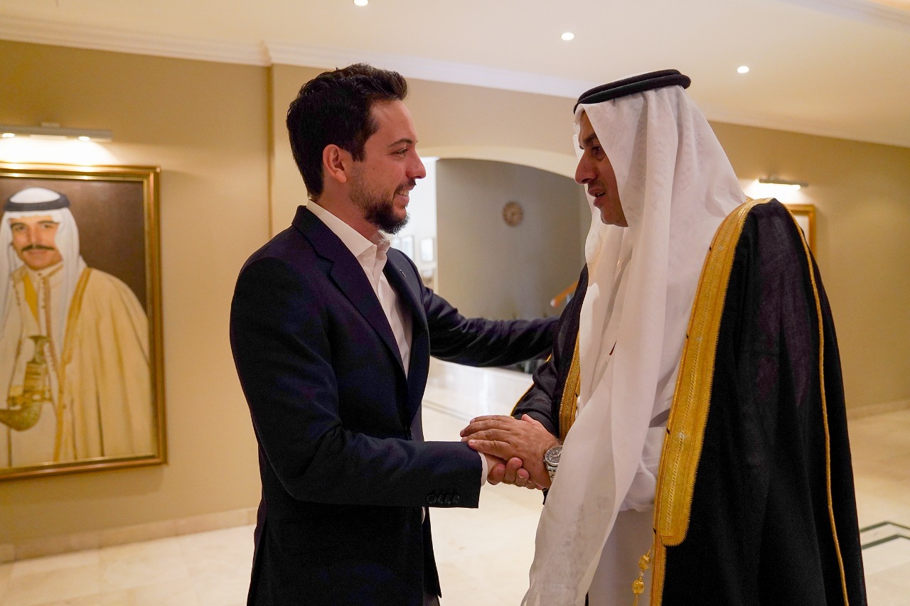 ولي العهد يلتقي الشيخ خالد العيطان