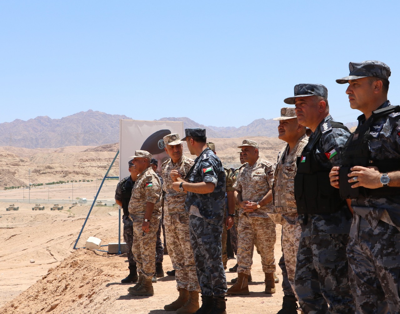 القوة البحرية والزوارق الملكية تنفذ تمرينا