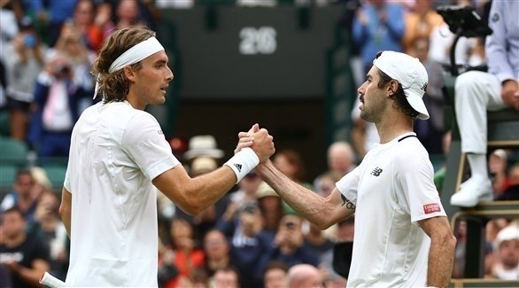 تسيتسيباس يضرب موعدا مع كيريوس في