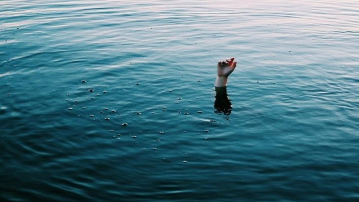 وفاة فتى غرقا بقناة الملك عبد