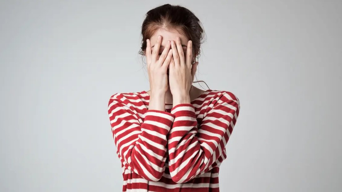 لماذا نشعر بالخجل أثناء المحادثات؟ دراسة