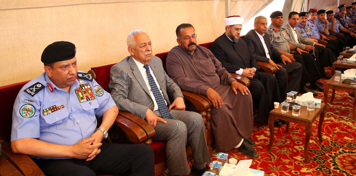 مندوبا عن الملك.. العيسوي يقدم العزاء