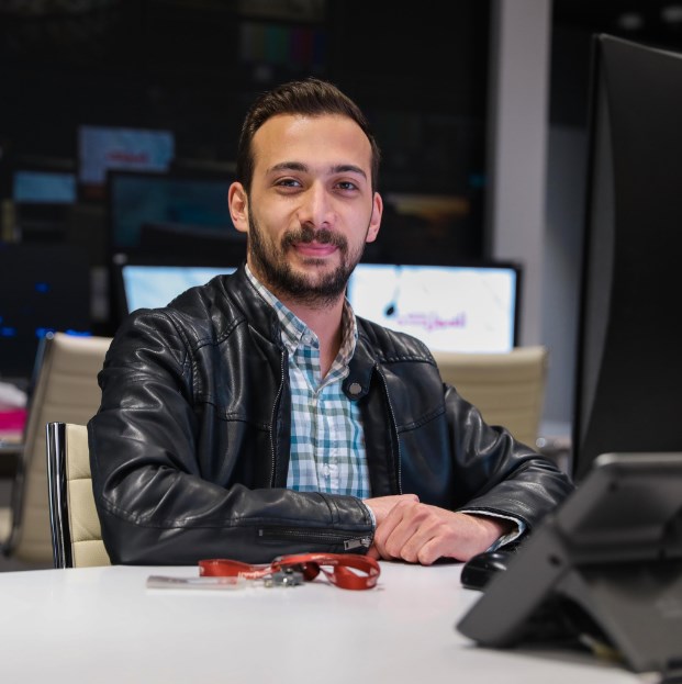 ألما تدخل السعادة على الاعلامي يحيى