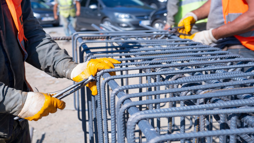 ارتفاع أسعار حديد الإنشاءات محليا بين