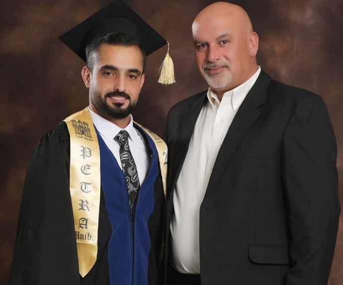 محمد مناصرة يبارك لنجله حمزة