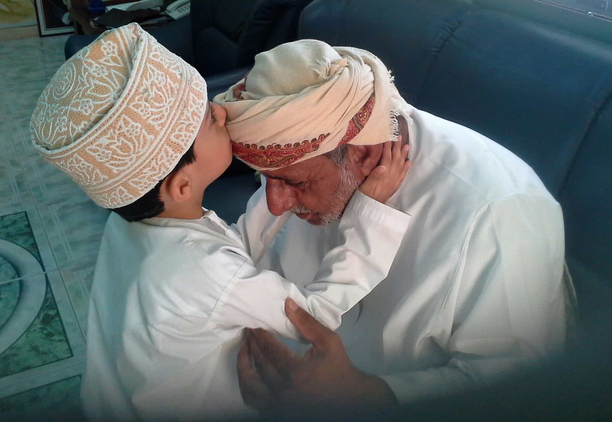 فعل ما يغضب الوالدين حال غيابهم