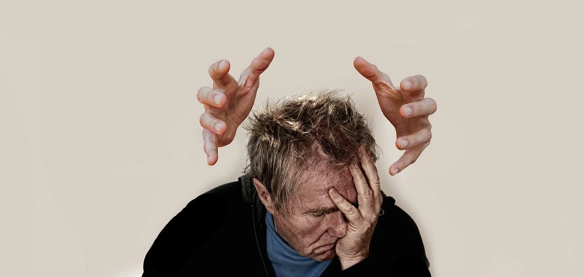 يبدأ بتقلبات مزاجية حادة وما يلبث