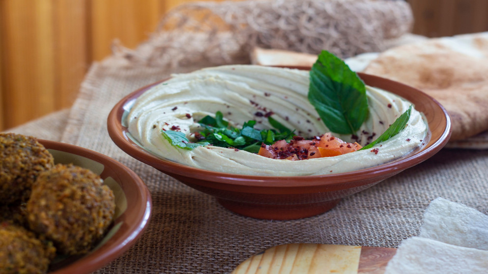 الحكومة: مطالبة نقابة أصحاب المطاعم بزيادة