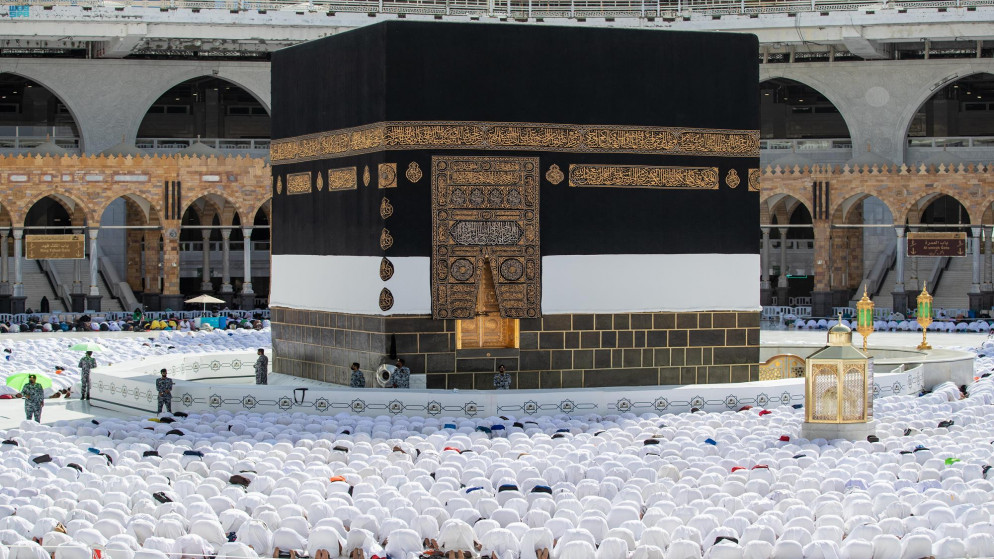 حجاج بيت الله الحرام يتوجهون الخميس