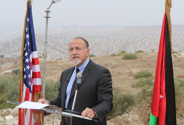 السفير الأميركي: سنجد حلولا لتحديات نقص