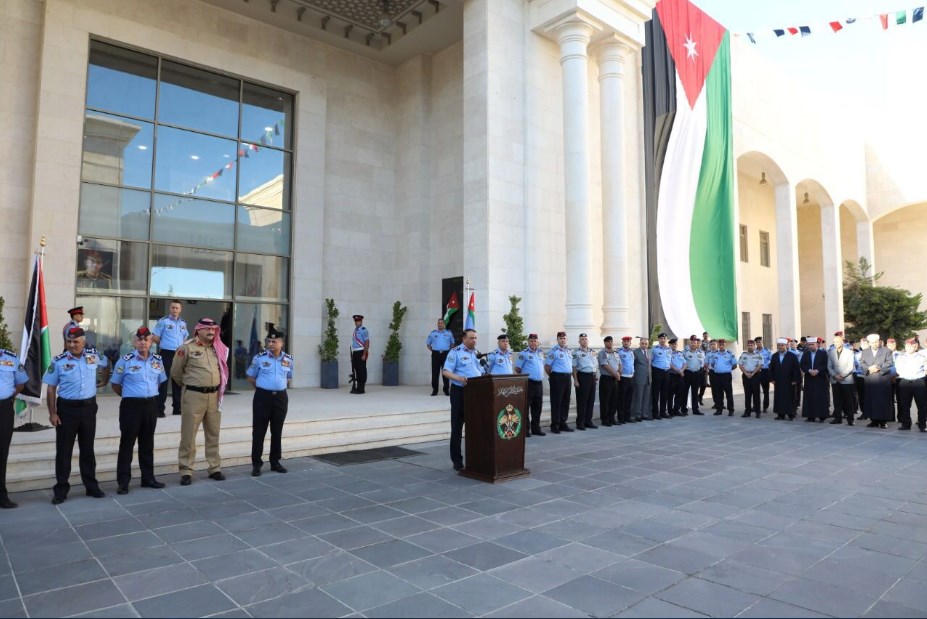 الحواتمة ينقل تحيات الملك لمرتبات الأمن