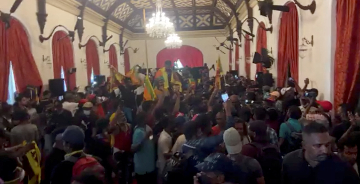 5 دول عربية توجّه تحذيرات لمواطنيها