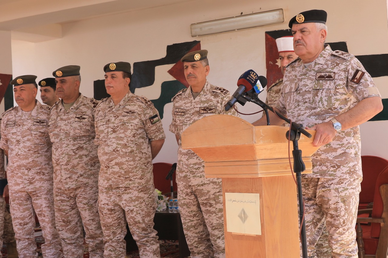 رئيس هيئة الأركان المشتركة يزور عددا