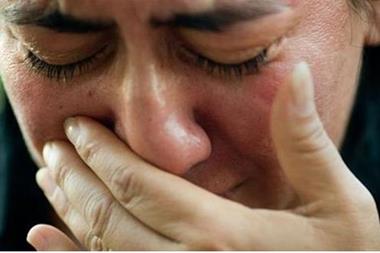 ابن يضرب والدته الاردنية بـ قلاية