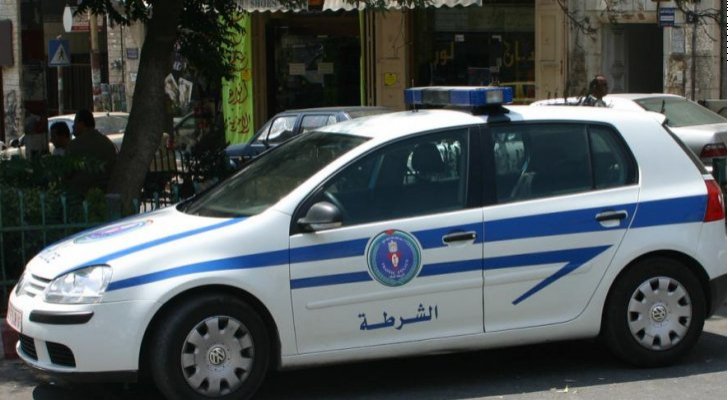 عشريني يقتل والده ويصب الباطون فوقه