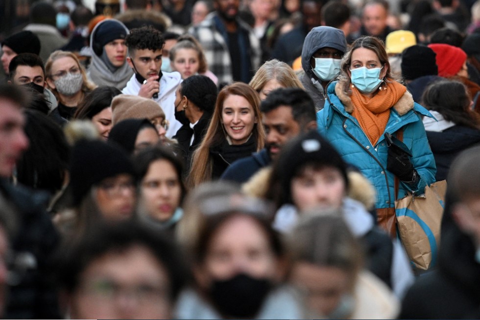 كورونا تعود بسلالة BA.5.. وفاوتشي يعلق