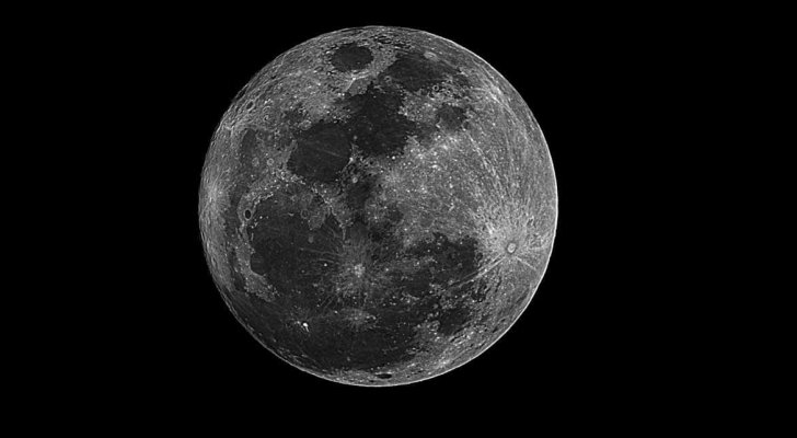 بدر البدور.. القمر الثلاثي يزين سماء