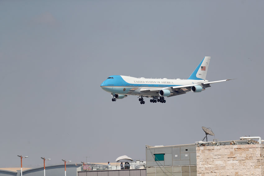 بايدن يصل الى السعودية آتيا من