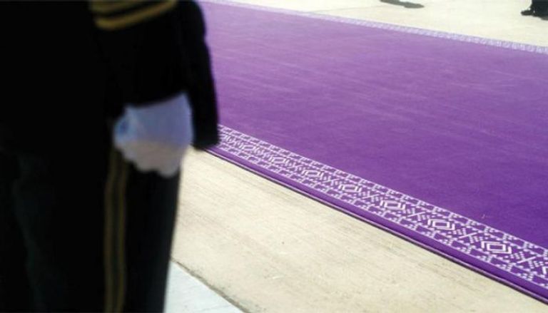 هل من سر للسجادة البنفسجية التي