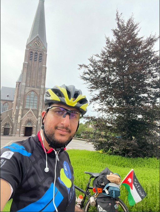 سلامة شطناوي.. أردني يجول مدن العالم