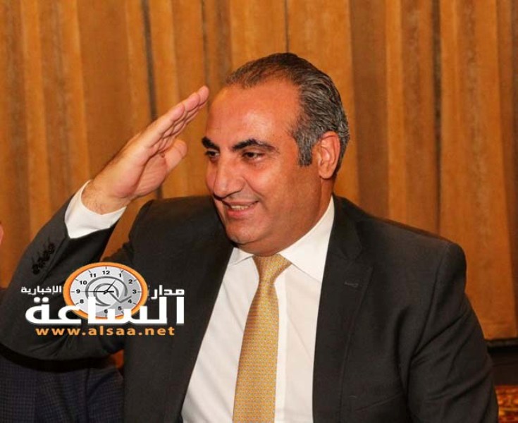 الشواربة يفصل 4 موظفين من الأمانة