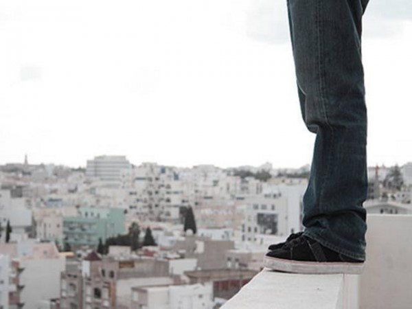 طالب يحاول الانتحار داخل جامعة خاصة..