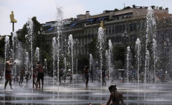 درجات حرارة قياسية بفرنسا وبريطانيا