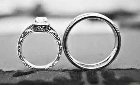 يتوك زوجته وابنه وحدها وينام عند