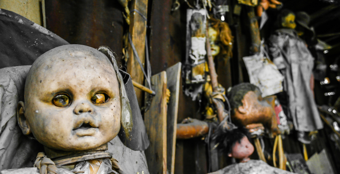 إحداها مليئة بالعرائس المرعبة وأخرى “منحوسة”