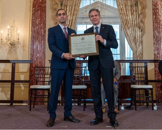 انجازات مستمرة.. وزير الخارجية الامريكي يسلم