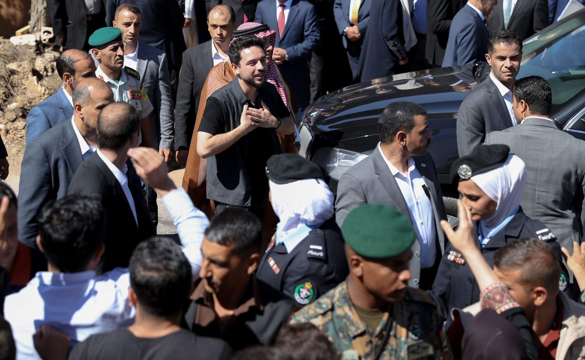 ولي العهد يلتقي عددا من وجهاء