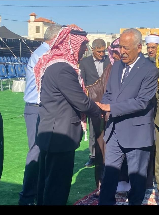 العيسوي ينقل تعازي الملك إلى عشيرة