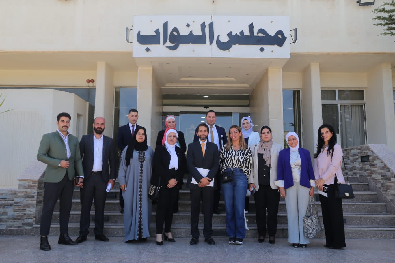 مناقشة مشروع حرير recycle hope مع