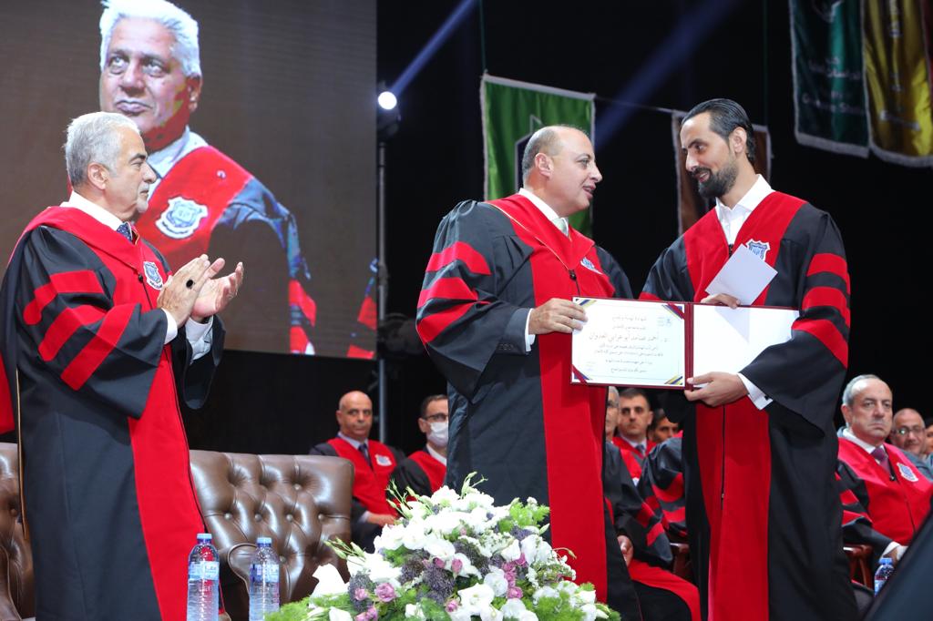 د.الحوراني يرعى حفل تخريج طلبة كلية