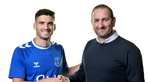 إيفرتون يضم فيناغري قادما من سبورتنغ